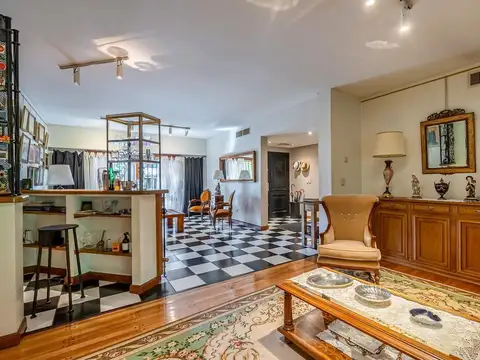 Casa 6 ambientes con 4 baños