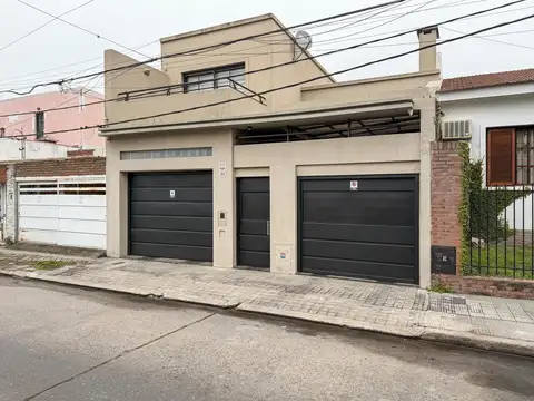 Casa 7 ambientes con 2 baños