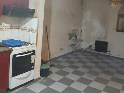 casa "A RECICLAR"- 3 AMB. s/ lote propio