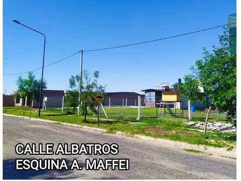 3 lotes en venta, uno con Piscina y quincho: Arroyo Seco, Acceso al Rowing Club