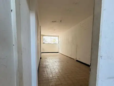 Venta| Local de 15,5x3 en galería sobre Av. Balbín| Saavedra