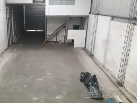 Galpon en Venta 31  mts Fondo