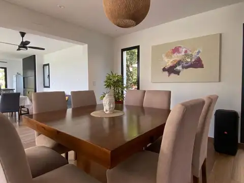 Casa 6 ambientes con 4 baños