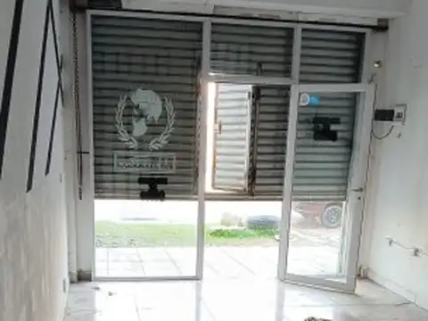 Local en Alquiler en Gregorio de Laferrere, $ 390.000