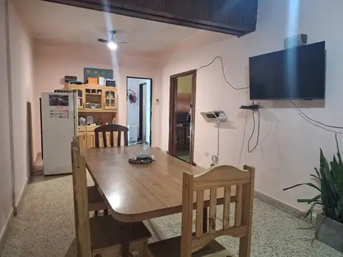 Casa 4 ambientes con 2 baños
