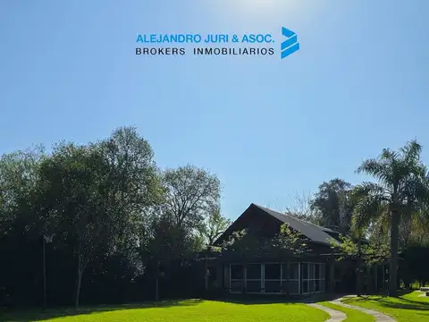 Ensinck 9234 - Casa sobre Hermoso Terreno Parquizado en San Eduardo