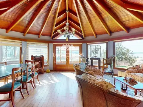 Casa en Venta con 5 cocheras
