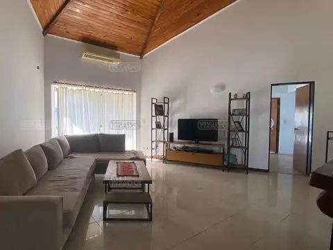 Casa  en Alquiler en Banco Provincia, Francisco Álvarez, Moreno