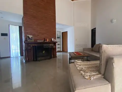 Casa en Alquiler de 4 dormitorios