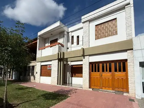 VENTA - HERMOSA CASA - BARRIO JUNIORS