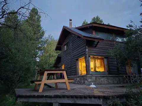 casa de 3 ambientes en venta en centro Meliquina