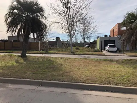 Terreno uso comercial doble ingreso