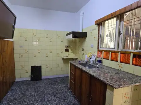 Casa en Alquiler con 4 cocheras