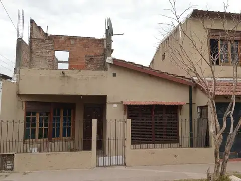 CASA CON 2 DEPARTAMENTOS EN VENTA EN MERLO MATERA