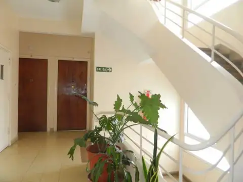 VENTA DEPARTAMENTO 3 AMBIENTES  con dependencia