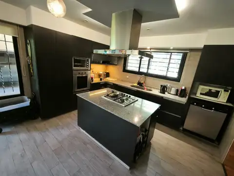 Casa 4 ambientes con 3 baños
