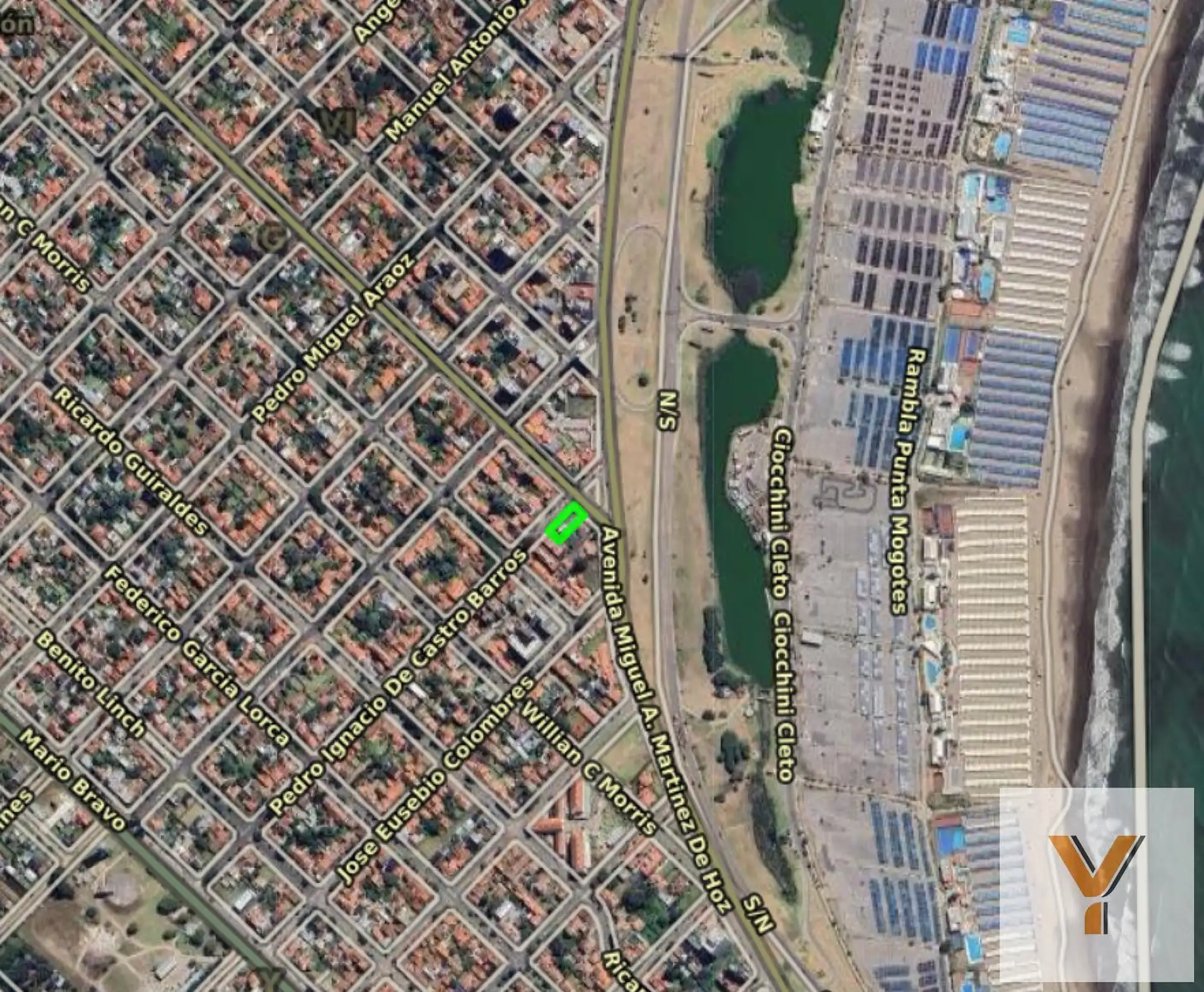 Terreno en venta de 648m² en calle Calabria, con casa a demoler