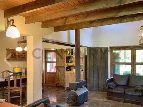 Venta de Casa 5 AMBIENTES en Abasto, La Plata. Excelente zona rural a metros de la avenida 520. E...