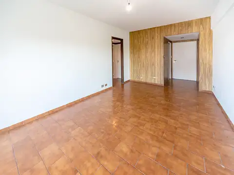 VENTA DEPARTAMENTO 3 AMBIENTES CON BALCON EN FLORES.   APTO CREDITO