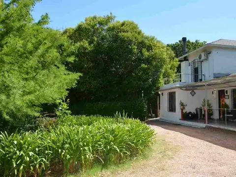 Amplia casa con piscina climatizada excelente zona