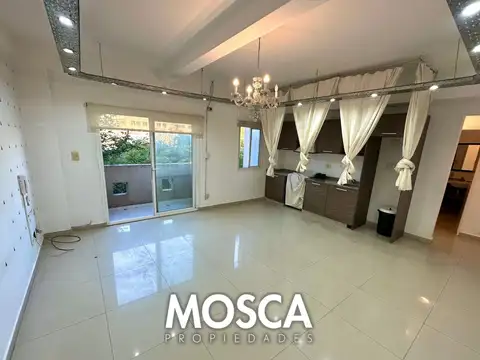 DOS AMBIENTES CON COCHERA EN ALQUILER MORENO CENTRO
