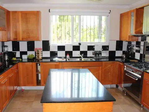 Quinta en Venta con 2 cocheras