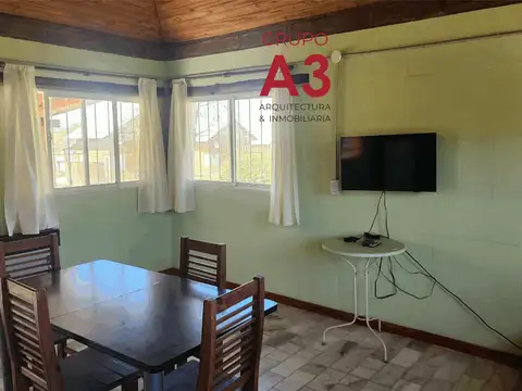 Casa 4 ambientes con 2 baños