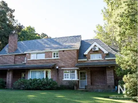 Vende casa de 4 dormitorios a cuadras del mar, Piedras del Chileno.