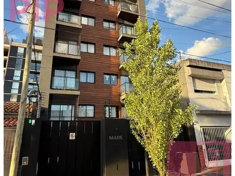 EXCLUSIVO DEPARTAMENTO DE 2 AMBIENTES CON COCHERA EN VENTA 