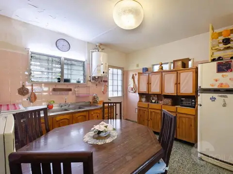 Casa en Venta con 3 cocheras