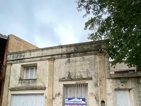 CASA EN VENTA  A RECICLAR ZONA CENTRO CAMPANA