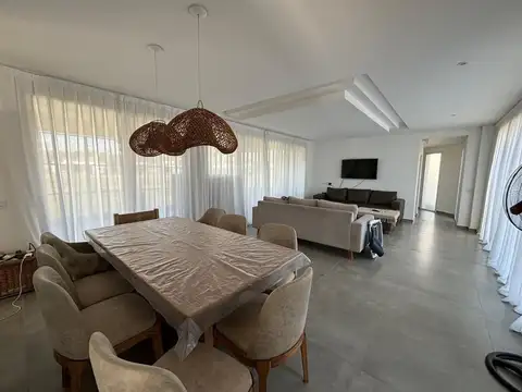 Casa en Alquiler en Countries y Barrios Cerrados en Esteban Echeverria, USD 5.000