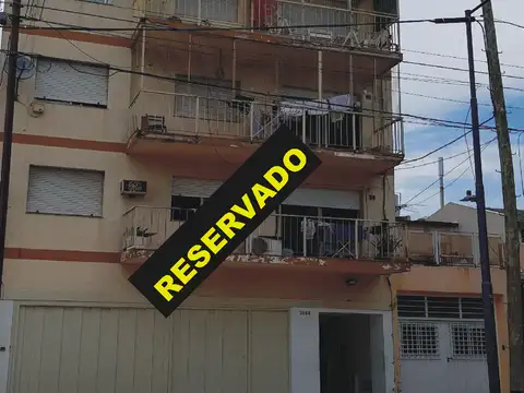 EXCELENTE DEPTO LATERAL DE 2 AMB RECICLADO POCOS AÑOS BAJAS EXPENSAS
