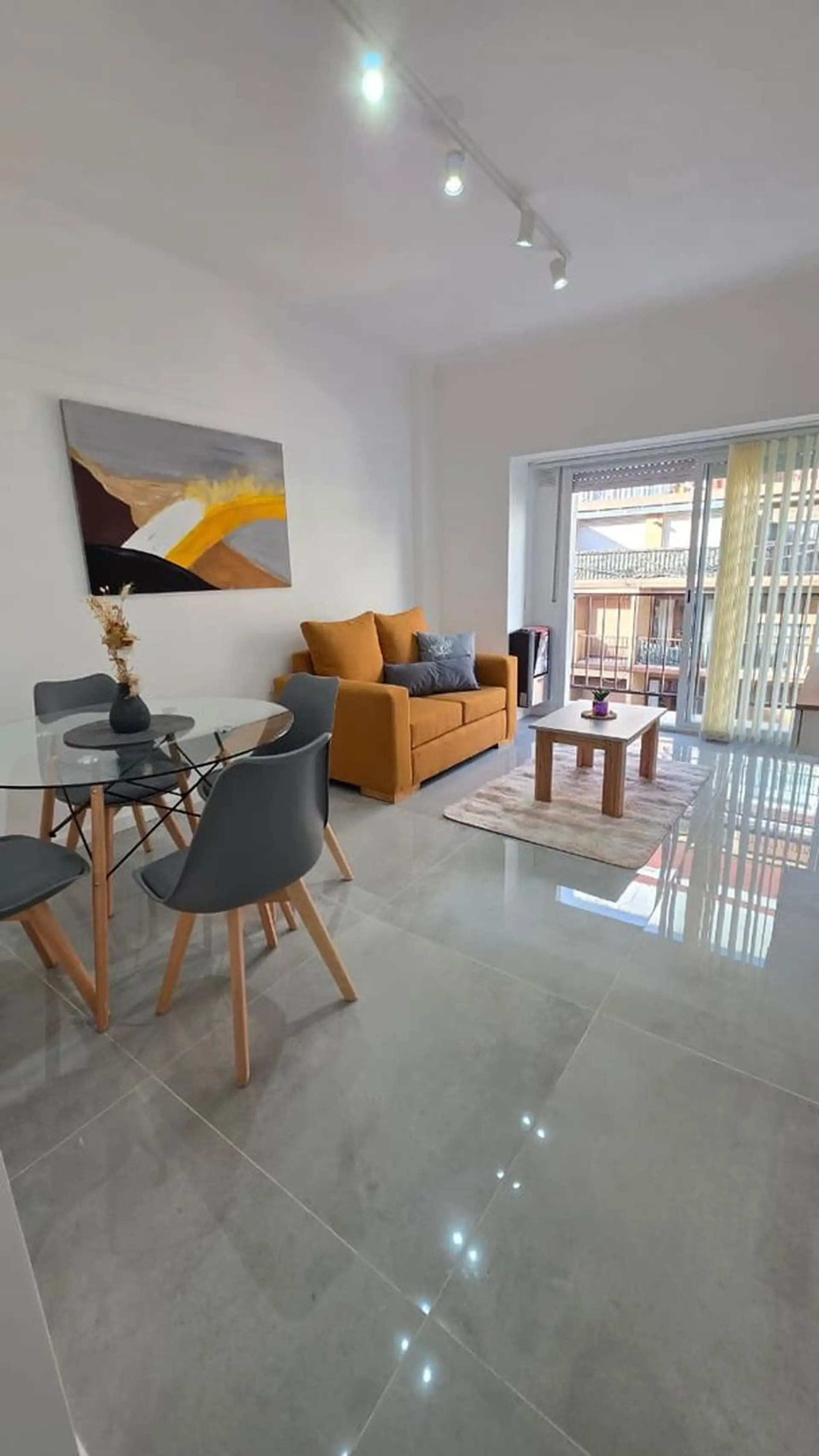Depto 2 amb reciclado, 40m² con balcón — Plaza Colón