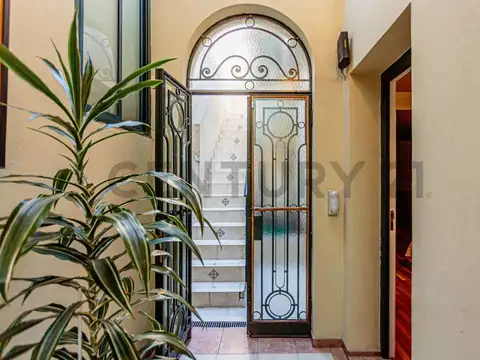 VENTA PH TIPO CASA EN CHACARITA con BALCON, TERRAZA Y QUINCHO.