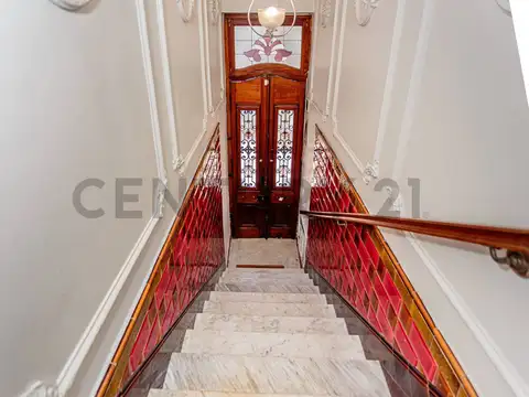 Alvarez Thomas 300 , Piso 0