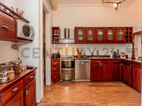 VENTA PH TIPO CASA EN CHACARITA con BALCON, TERRAZA Y QUINCHO.