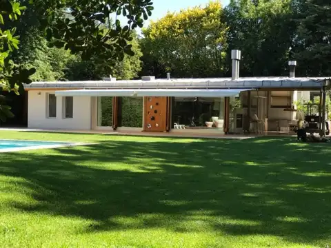 Casa 5 ambientes con 4 baños