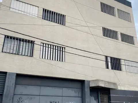 EXCELENTE GALPON A MTS DE AV. MITRE 