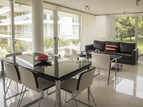 Departamento en venta en torre de categoría de 2 dormitorios en Brava, Punta del Este