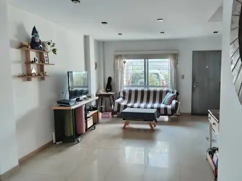 VENTA CASA DUPLEX 3 AMB BANFIELD GARAGE PATIO