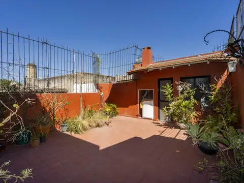 Casa 7 ambientes con 1 baño