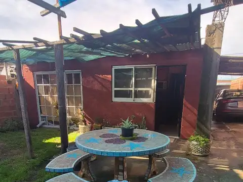 Casa 3 ambientes con 1 baño