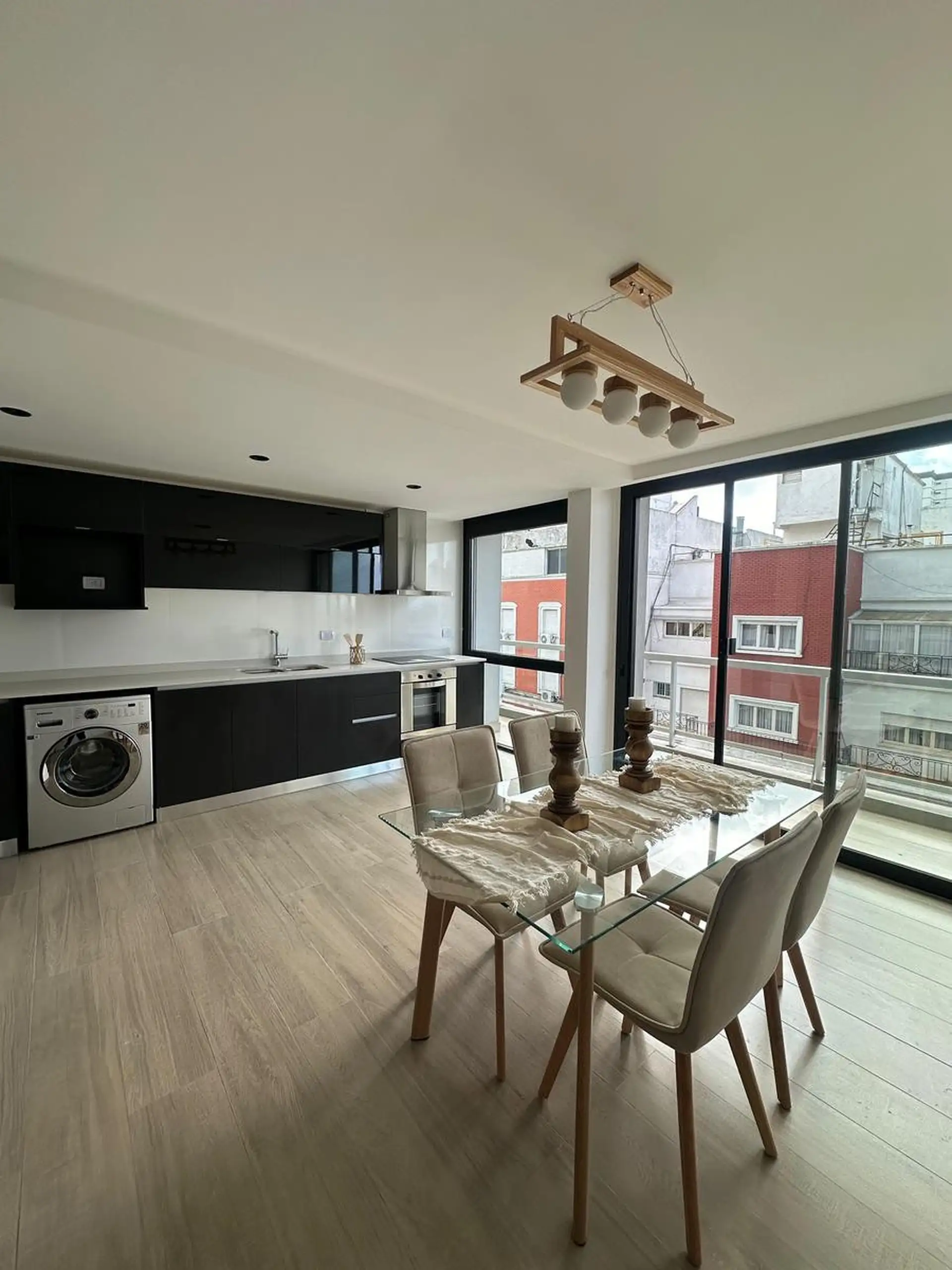 Departamento 2 amb con Balcon a la Calle. Vista Lateral al Mar