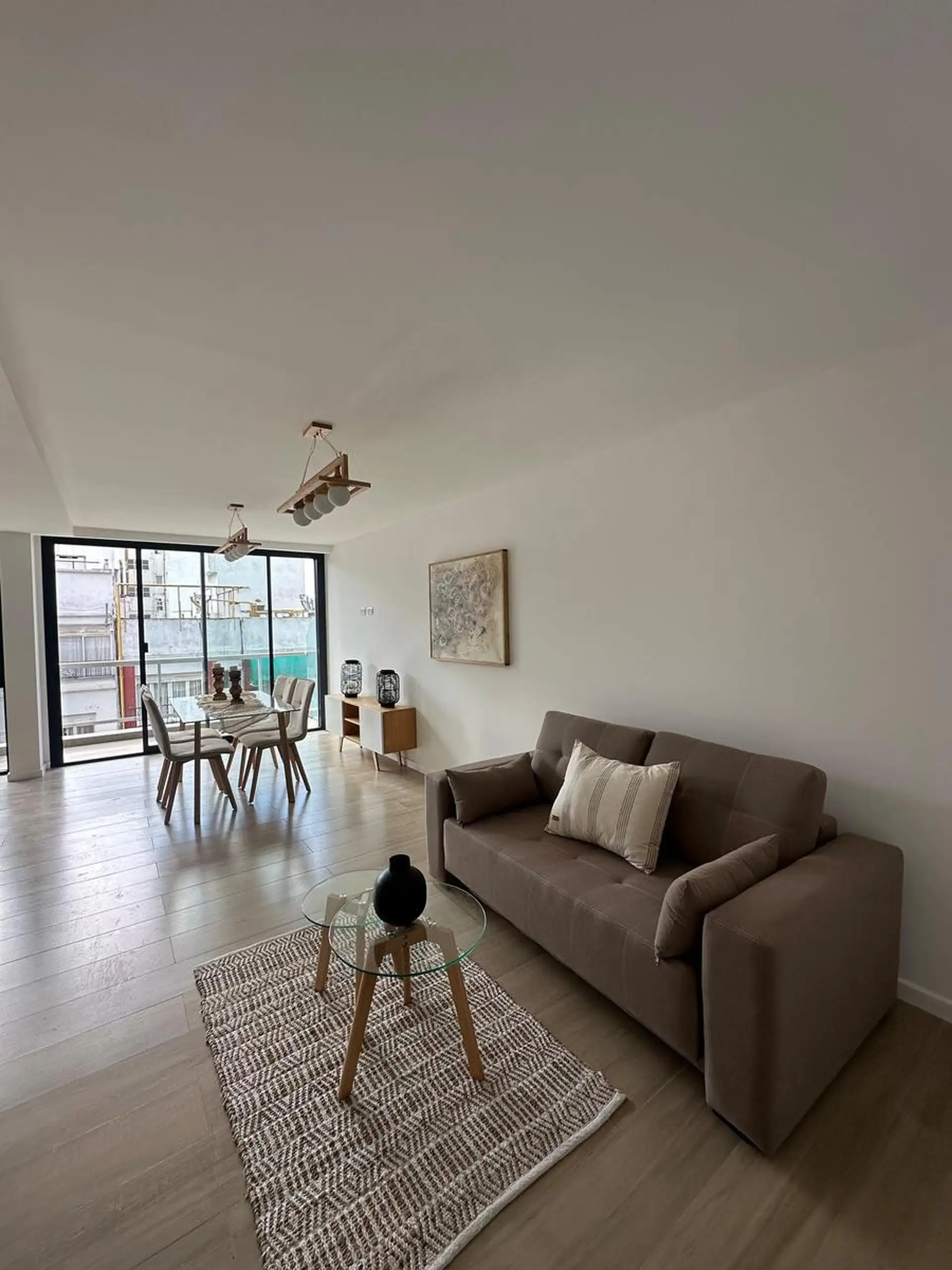 Departamento 2 amb con Balcon a la Calle. Vista Lateral al Mar