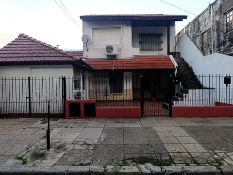 Padre Acevedo al 900