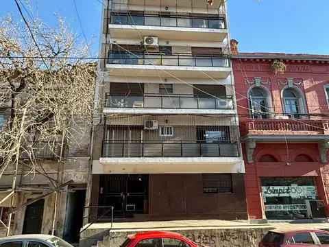 Alquiler departamento 2 ambientes con patio - La Boca