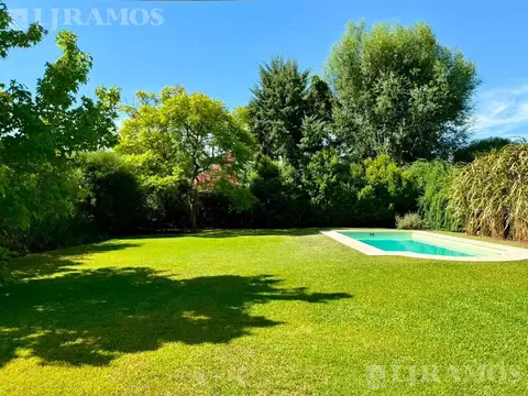 Casa 6 ambientes con 2 baños