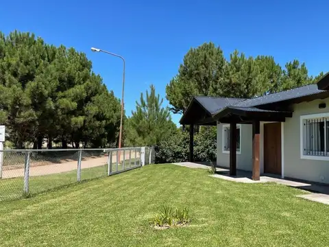 Casa en Alquiler con 2 cocheras