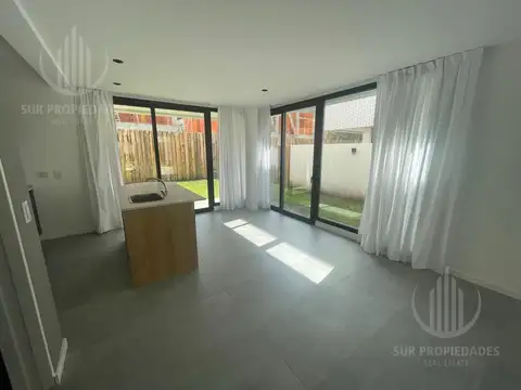Casa en Alquiler Temporal con 2 cocheras